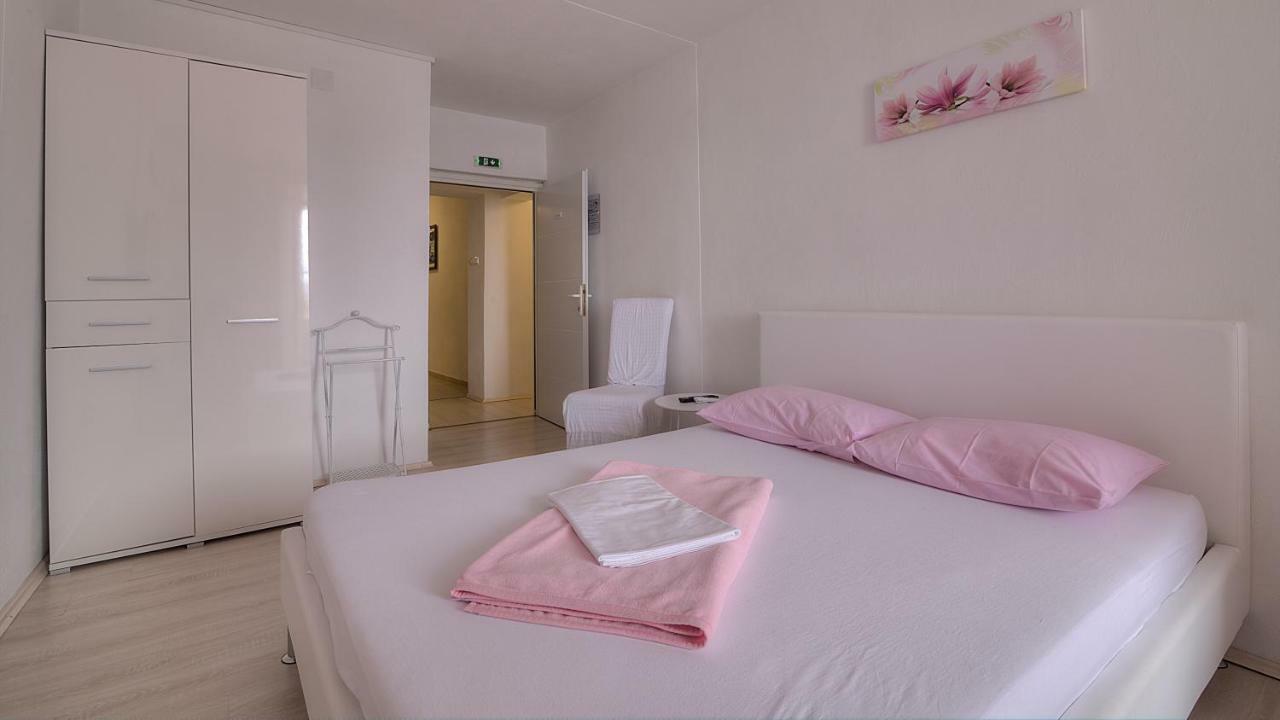 סנג' Apartments & Rooms Josephine מראה חיצוני תמונה