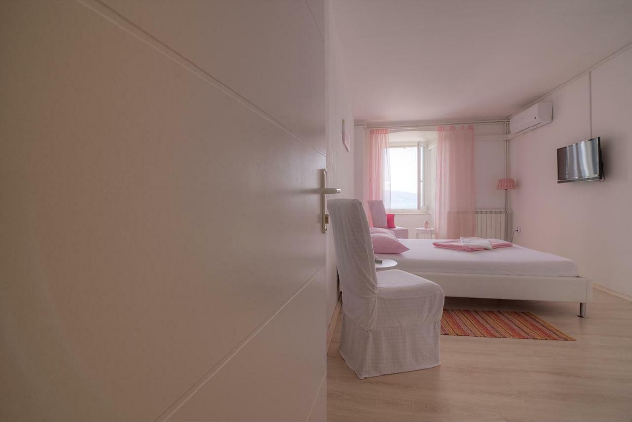סנג' Apartments & Rooms Josephine מראה חיצוני תמונה
